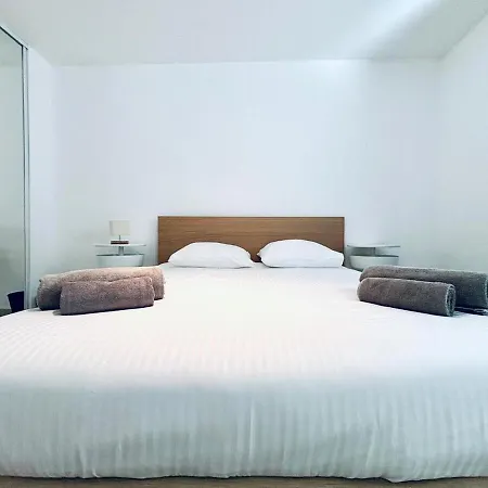 2 Bed In Walk To & Old Town! Antibes