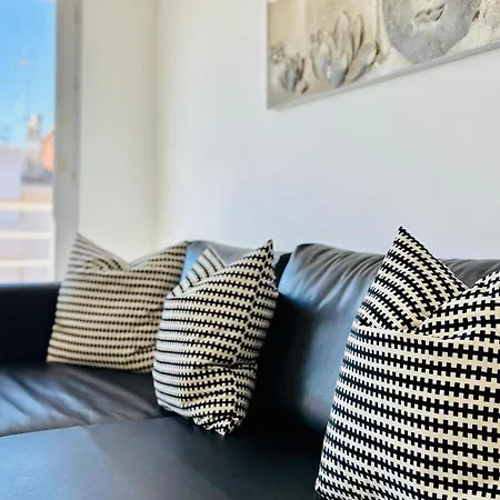 2 Bed In Walk To & Old Town! * Antibes