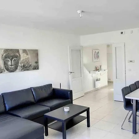 2 Bed In Walk To & Old Town! Apartmán