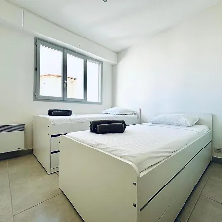 2 Bed In Walk To & Old Town! * Antibes