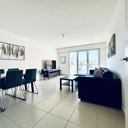 2 Bed In Walk To & Old Town! Apartmán *